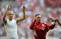 Fussball 1. Bundesliga, Saison 2011/2012:  JUBEL Arjen Robben , Franck Ribery (v. li., FC Bayern Muenchen)