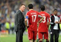 Fussball Champions League Finale: Trainer Louis van Gaal, Mark van Bommel (v. li., FCB)