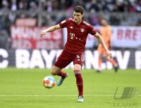 Fussball 1. Bundesliga Saison 21/22: FC Bayern Muenchen - SpVgg Greuther Fuerth