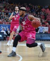 Basketball 1. Bundesliga 15/16 Hauptrunde: Walter Tigers Tuebingen - Telekom Baskets Bonn