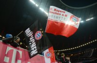 Fussball 1. Bundesliga Saison 12/13:  FC Bayern Fans mit Fahnen