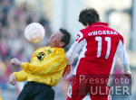 Fussball 2. Bundesliga: Mainz - Aachen, Zweikampf