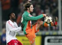 Fussball 1. Bundesliga: Koeln - Bremen, Zweikampf