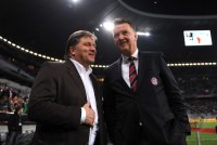 Fussball DFB Pokal 10/11 : Medien Direktor Markus Hoerwick mit Trainer Louis van Gaal (v. li. FC Bayern Muenchen)