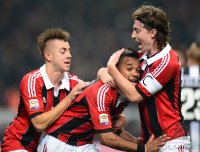 FUSSBALL SERIE A:  JUBEL mit Stephan El Shaarawy, Robinho, Montolivo Riccardo  (v. li., AC Mailand)