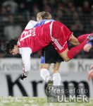 Fussball 1. Bundesliga: Bielefeld - Bayern, Zweikampf