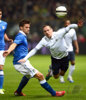 Fussball International:  Christian Maggio (li, Italien)  gegen Franck Ribery (Frankreich)
