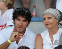 Fussball Karl- Heinz Riedle (li) und Frau Gabriele