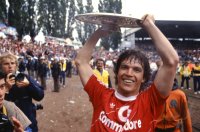 Fussball Braunschweig - Bayern: Matthaeus mit Meisterschale