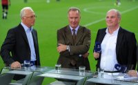 Fussball CHL  Saison 2011/2012: Ehrenpraesident Franz Beckenbauer, Vorstandsvorsitzender Karl Heinz Rummenigge, Praesident Uli Hoeness (v. li., FC Bayern Muenchen)