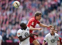 Fussball 1. Bundesliga Saison 15/16: FC Bayern Muenchen -  Eintracht Frankfurt