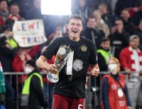 Fussball 1. Bundesliga Saison 21/22: JUBEL FC Bayern Muenchen feiert die 32. Meisterschaft