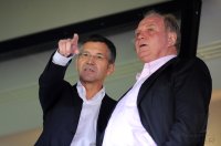 Fussball 1. Bundesliga : Vorstandsvorsitzender adidas AG Herbert Hainer, FCB Praesident Uli Hoeness (v.li.)