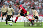 Fussball Liga Pokal: Muenchen - Leverkusen, Zweikampf