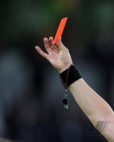 Fussball U21-Europameisterschaft 2011:  Schiri  zeigt die ROTE KARTE