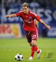 FUSSBALL UEFA CUP: Hamburg, NEVES Einzelaktion