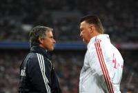 FUSSBALL Testspiel : Trainer Jose Mourinho (li, Real Madrid) mit Trainer Louis van Gaal (re, FC Bayern Muenchen)