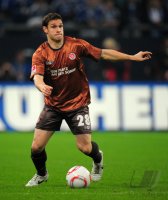 Fussball: 1. Bundesliga Saison 2010/2011, Pauli: VOLZ am Ball