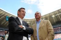 1. Fussball Bundesliga: Karl Hopfner, Vorstandsvorsitzender Karl Heinz Rummenigge (v. li., FC Bayern Muenchen)