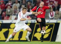 Fussball 1. Bundesliga: Koeln - Hannover, Zweikampf