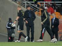 FUSSBALL WM 2010, VORRUNDE: Verletzung SCHWEINSTEIGER  (Deutschland)