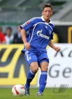 Fussball 1. Bundesliga, Schalke: OEZIL Einzelaktion