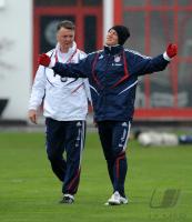 Fussball 1. Bundesliga: Trainer Louis van Gaal, Bastian Schweinsteiger (v. li., FCB)