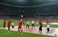 Fussball International Audi Cup 2013: Halbzeitshow, Audi Freestyler