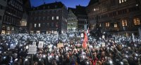 Lichtermeer fuer die Demokratie auf dem Tuebinger Marktplatz
