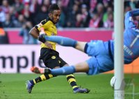 Fussball 1. Bundesliga Saison 15/16: FC Bayern Muenchen - Borussia Dortmund