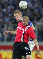 Fussball 1. Bundesliga: Duisburg - Frankfurt, Zweikampf