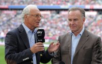 Fussball 1. Bundesliga :  Franz Beckenbauer mit Vorstandsvorsitzender Karl Heinz Rummenigge (v. li., FC Bayern Muenchen)