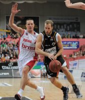 Basketball 1. Bundesliga 2011/2012:  Walter Tigers Tuebingen - Brose Baskets Bamberg