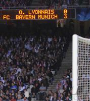 FUSSBALL  International CHL  2009/2010   :  Ergebniss auf der Anzeigentafel