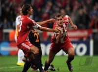 Fussball Champions League  Saison 2010/2011: JUBEL nach dem Tor zum 2:0 Miroslav Klose, Mario Gomez (v.re., FC Bayern Muenchen