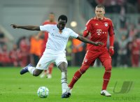 Fussball CHL  Saison 2011/2012:  Adilson Varela Cabral (li, FC Basel) gegen Bastian Schweinsteiger (FC Bayern Muenchen)