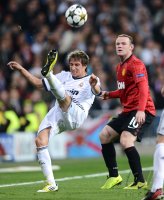 FUSSBALL INTERNATIONAL CHL ACHTELFINALE 12/13: Fabio Coentrao (li, Real Madrid)  gegen Wayne Rooney (Manchester United FC)