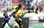 Fussball 1. Bundesliga: Schalke - Dortmund, Zweikampf