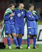 Fussball DFB Pokal: Bremen - Wolfsburg, enttaeuschte Wolfsburger