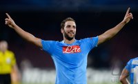 FUSSBALL  CHL  Saison 2013/2014: JUBEL Gonzalo Higuain (SSC Neapel)