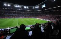 FUSSBALL  International CHL 09/10 : Journalisten vor TV Monitoren