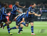 Fussball Champions League  Saison 2010/2011: (v. li.) JUBEL Inter  Samuel Eto'o , Eto, Dejan Stankovic
