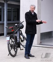 Oberbuergermeister Palmer hat die groesste Photovoltaikanlage Tuebingens offiziell in Betrieb genommen