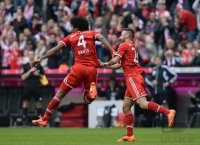 Fussball  1. Bundesliga  13/14: JUBEL Dante (FC Bayern Muenchen)