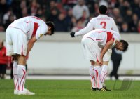 FUSSBALL  UEFA Europa League  10/11: Enttaeuschung bei Matthieu Delpierre, Zdravko Kuzmanovic (v.li., VfB Stuttgart)