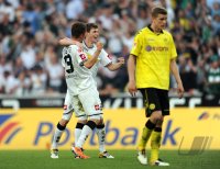 Fussball 1. Bundesliga:  JUBEL bei Roman Neustaedter, Havard Nordtveit (v. li., Borussia Moenchengladbach) Enttaeuschung bei Sven Bender (re, Borussia Dortmund)