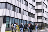 Tesla-Chef Elon Musk besucht Biopharma-Unternehmen Curevac