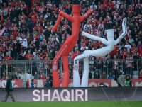 Fussball 1. Bundesliga, Saison 2012/2013:  Fankurve des FC Bayern Muenchen mit einer Werbebande davor, Xherdan Shaqiri