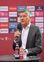 Fussball 1. Bundesliga  Saison 21/22: Herbert Hainer (FC Bayern Muenchen)