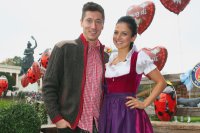 FUSSBALL 1. BUNDESLIGA 14/15:  FC Bayern Muenchen besucht das Oktoberfest 2014
